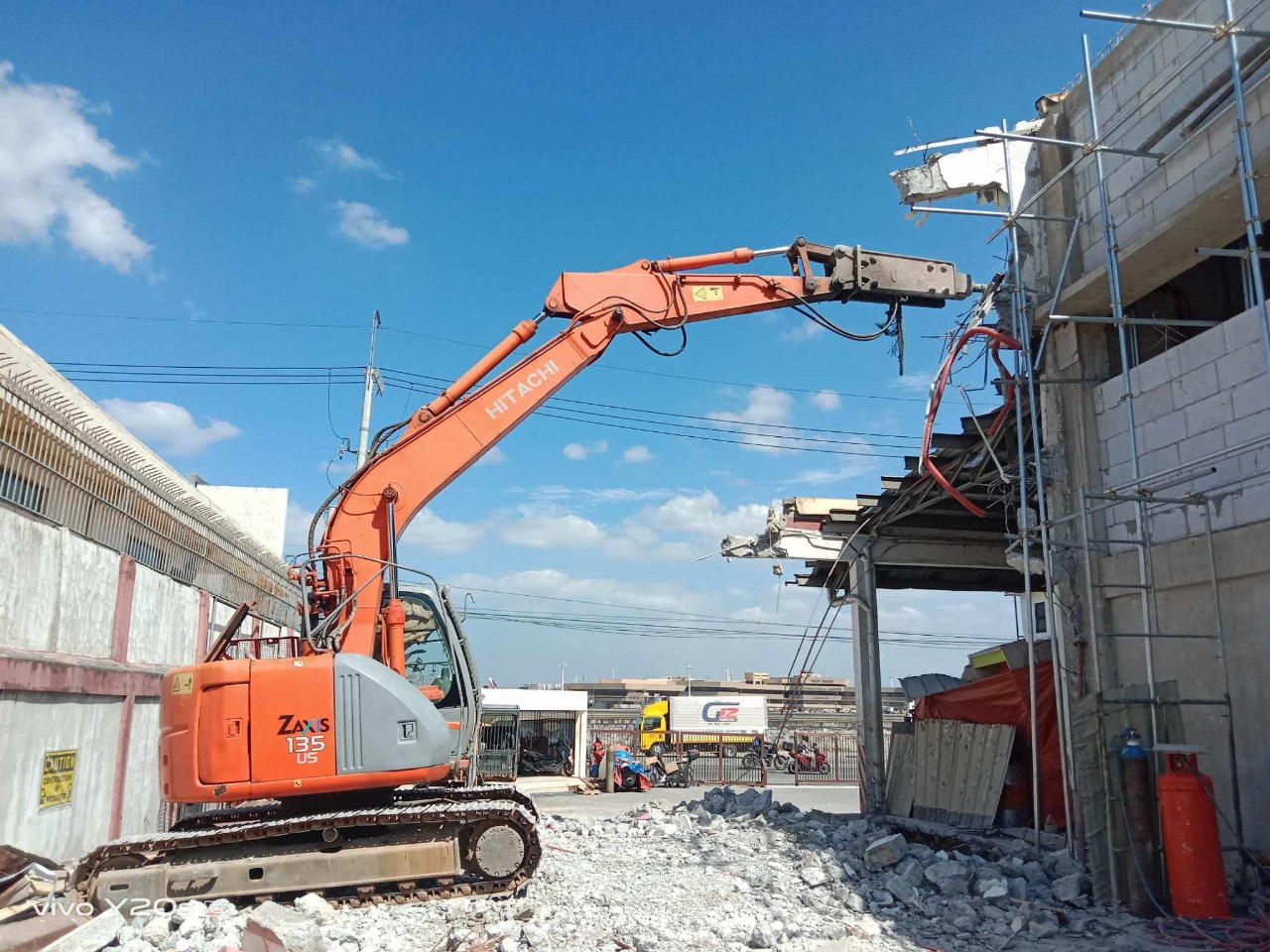 HITACHI ZAXIS-135 EXCAVATOR