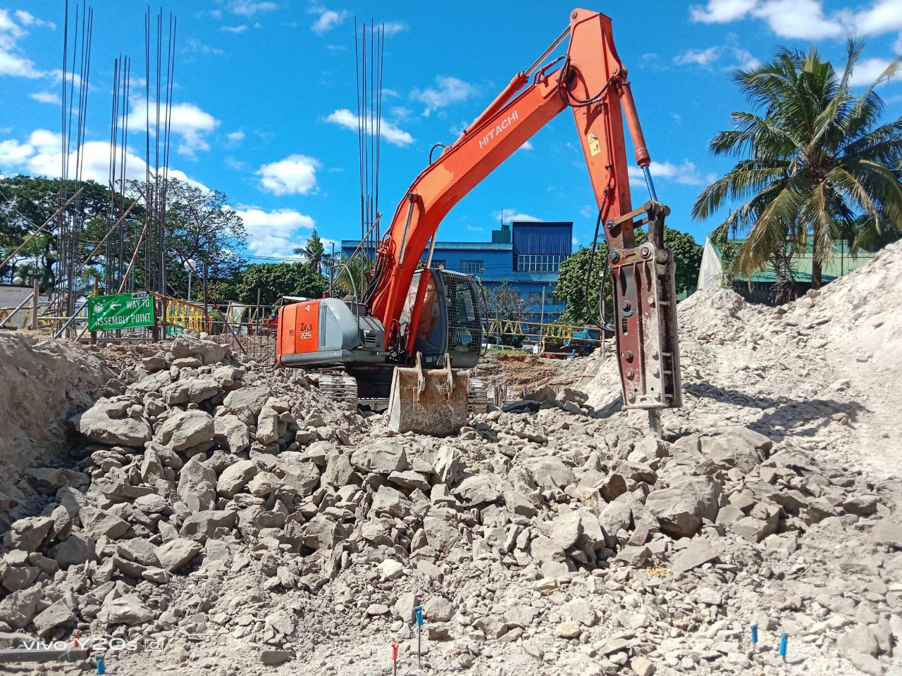 HITACHI ZAXIS-225 EXCAVATOR